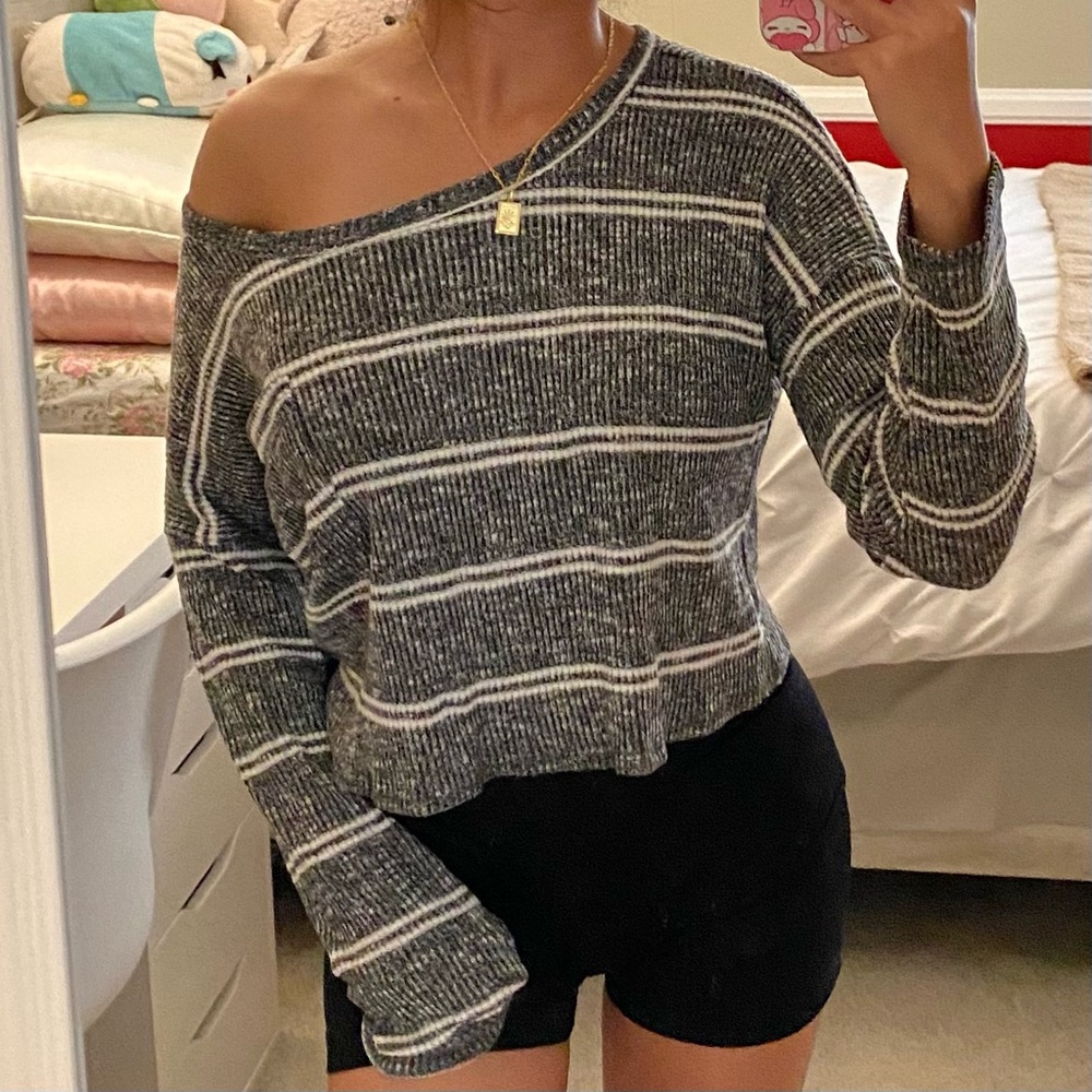 GRAY STRIPED KNIT SWEATER